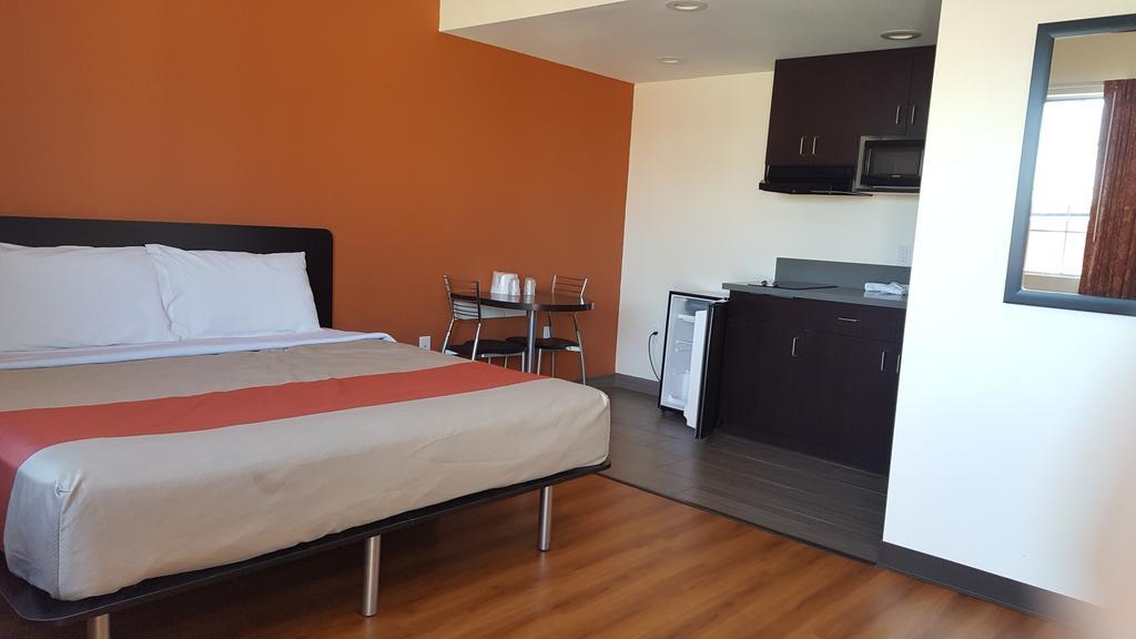 Motel 6 Maple/Main Hesperia Dış mekan fotoğraf